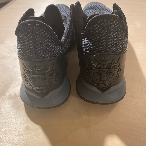 NIKE Sneakers size 9.5 (Needs Shoe Strings) (KU) - Picture 16 of 16